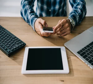 cropped-shot-of-seo-using-smartphone-at-workplace